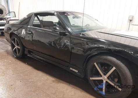 1992 Chevrolet Camaro Z28 из США, поврежденный, VIN 1G1FP23F6NL134186